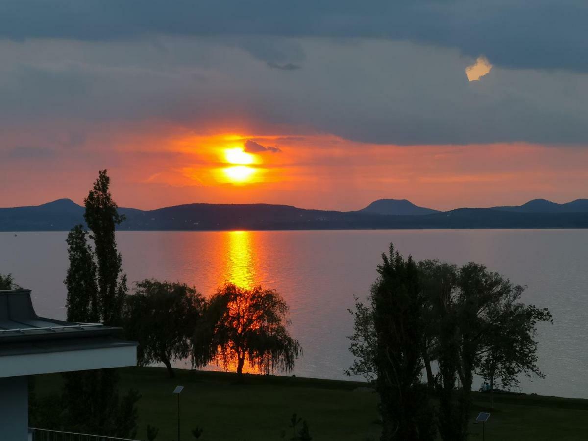 Silver Gray Appartment Balatonlelle Eksteriør bilde